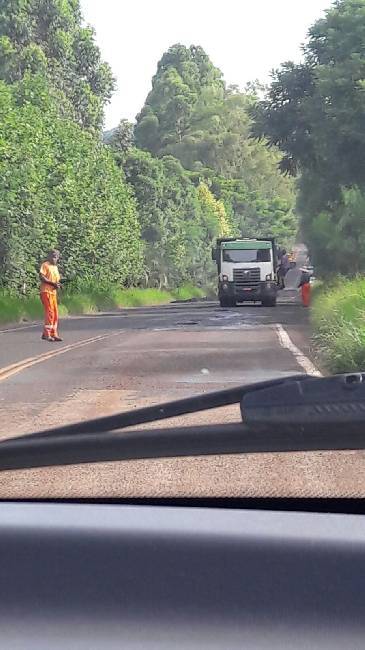Operação tapa buracos é realizada na ERS 342, trecho entre Ijuí e Catuípe - foto 2