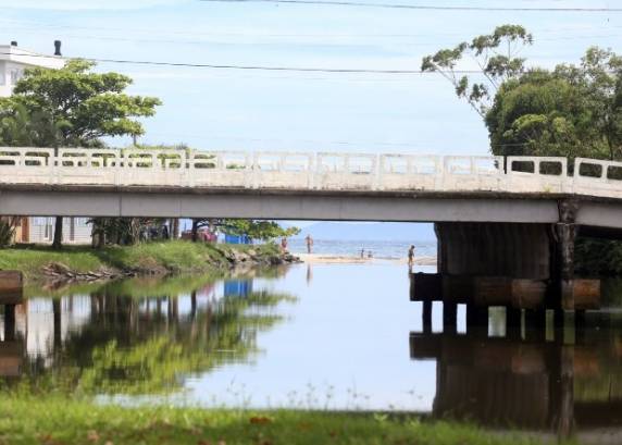 Textos citam relatório da Fatma e mau cheiro no Rio do Brás, na capital