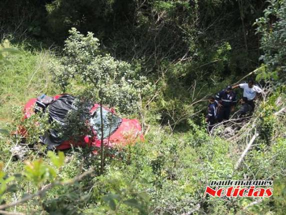 Acidente mata pai, mãe, avó e deixa irmãos de 4 anos feridos na BR-
386 - foto 3
