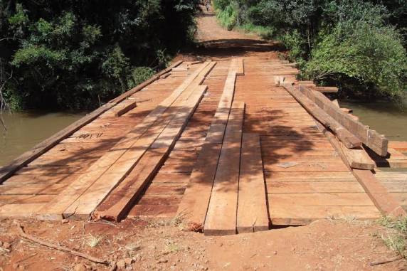 serviços são executados por meio 

das Secretarias de Serviços Urbanos e Obras
