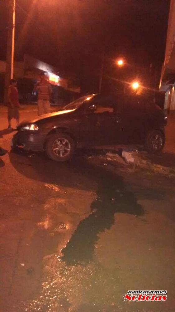 Motorista sai ileso de acidente de trânsito no final da madrugada, no centro de Três de Maio - foto 2