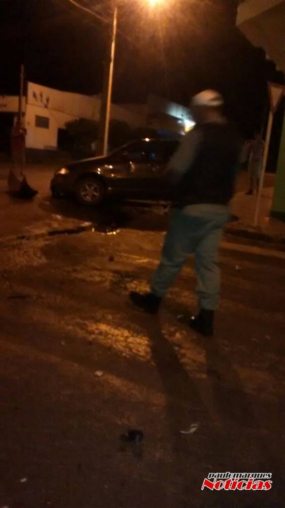 Motorista sai ileso de acidente de trânsito no final da madrugada, no centro de Três de Maio - foto 4