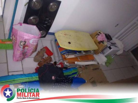 Polícia Militar de Bombinhas cm ajuda de
moradores prende quadrilha de traficantes - foto 6