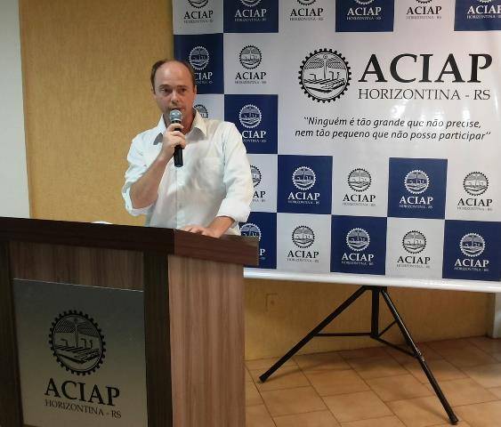 Nova diretoria da ACIAP é empossada em Horizontina - foto 3