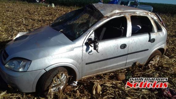 Capotamento envolve família de Três de Maio próximo a ERS 342 - foto 3