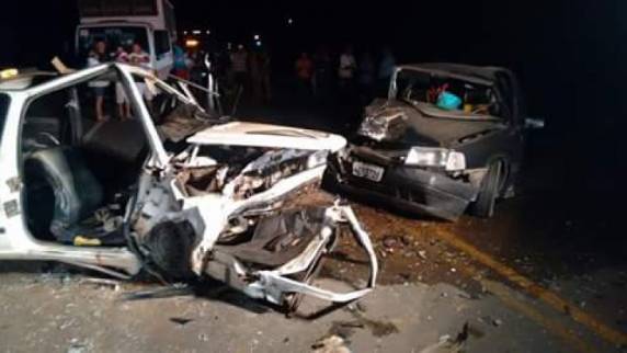 Um grave acidente deixa dois carros destruídos na BR 470 em SC - foto 3