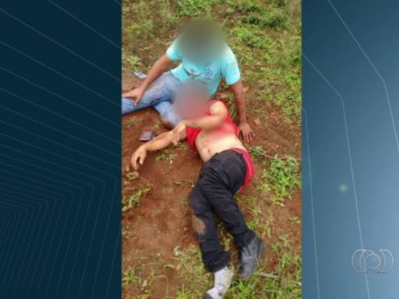 Caminhonete capota, passageiro é arremessado e sobrevive; veja vídeo - foto 2