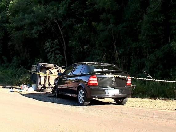 Motorista saiu da pista e, ao tentar retornar, acabou atingida
