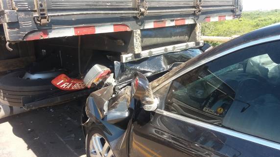 Acidente envolve um caminhão brasileiro e seis carros argentinos na BR 290 - foto 7