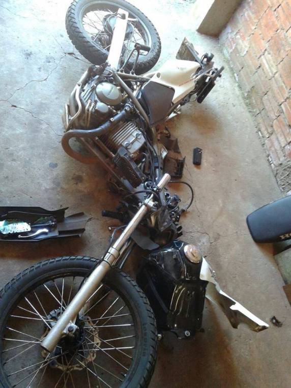 Motociclista fica ferido e moto acaba destruída em acidente - foto 2