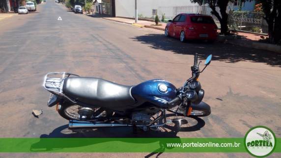 Motocicleta colidiu na lateral do automóvel