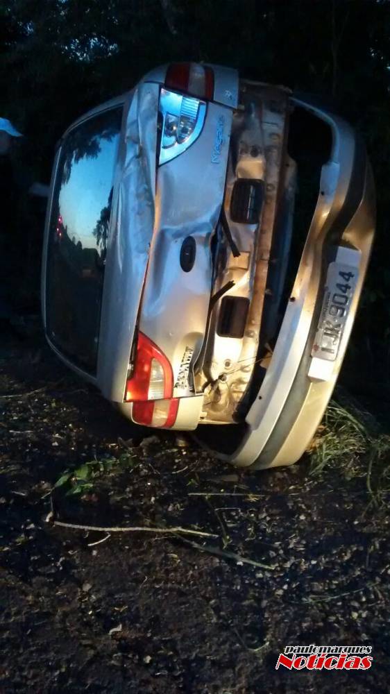 Mãe e filha ficaram feridas vítimas de um acidente de
trânsito na ERS 342 em Três de Maio - foto 2