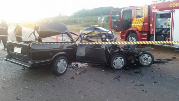 Rapaz morre e dois ficam feridos em acidente na PR 280 - foto 2