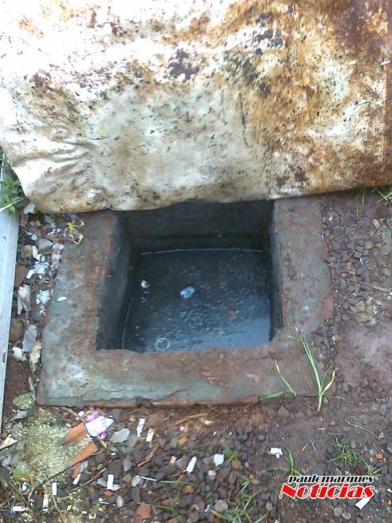 Moradores da Vila Esperança reclamam de falta de
estrutura na canalização de esgotos - foto 2