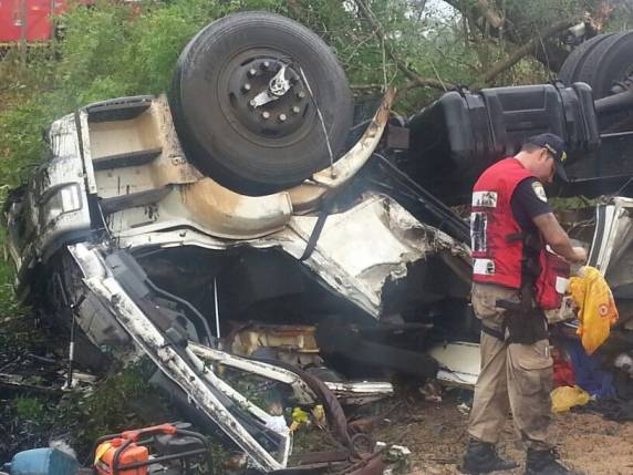 Homem de São Miguel das Missões morre após caminhão tombar na BR-386 - foto 2