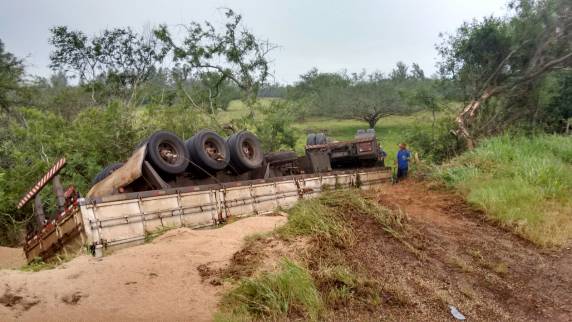 Homem de São Miguel das Missões morre após caminhão tombar na BR-386 - foto 3