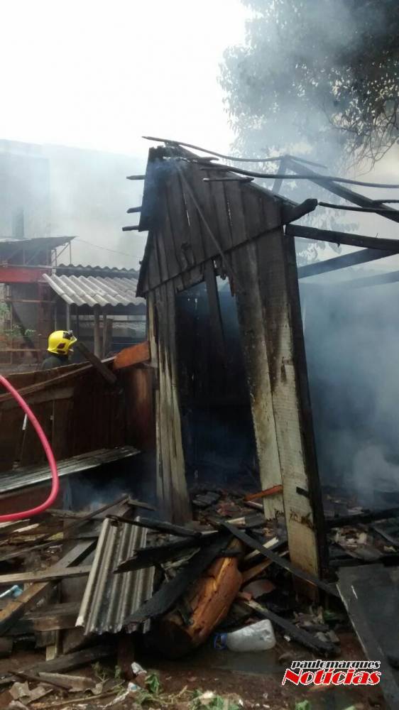 Casa é consumida pelo fogo em Ijuí; VEJA VÍDEO - foto 5