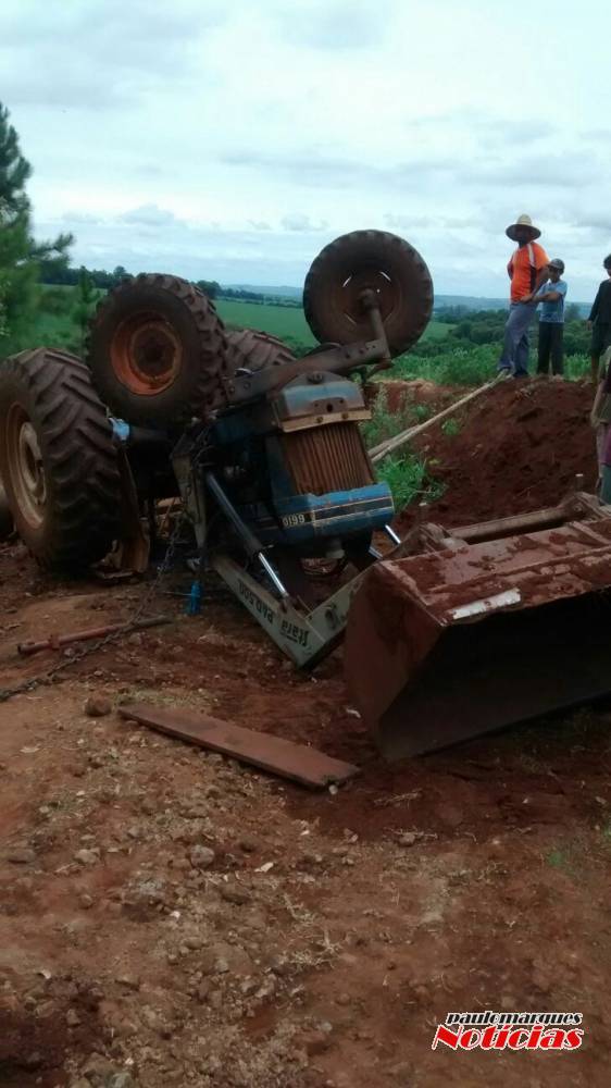 VÍDEO: Trator capota e condutor fica ferido em estado grave em Ijuí - foto 3