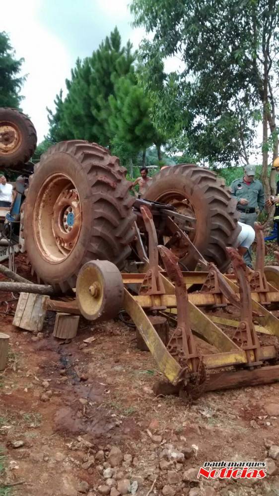 VÍDEO: Trator capota e condutor fica ferido em estado grave em Ijuí - foto 5