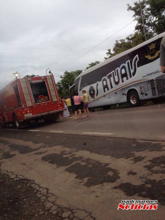 Grave acidente envolve ônibus do
grupo Os Atuais de Tucunduva - foto 2