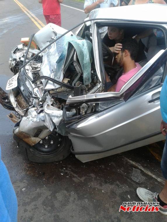 Grave acidente envolve ônibus do
grupo Os Atuais de Tucunduva - foto 3