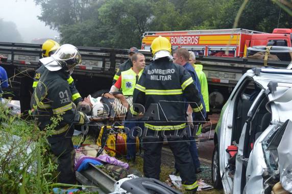 Três pessoas ficam feridas em grave acidente na 282 em Cordilheira Alta, SC - foto 4
