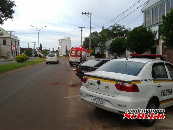 Piloto fica ferido depois de colidir com
motocicleta em automóvel, no centro de Três de Maio - foto 3