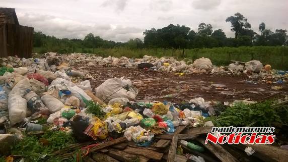 Moradores de Boa Vista
do Buricá reclamam de depósito de lixo sem proteção - foto 5