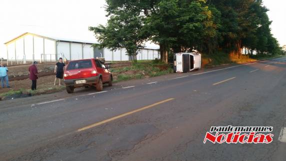 Caminhonete tomba depois de uma colisão com
automóvel na BR 285 - foto 2