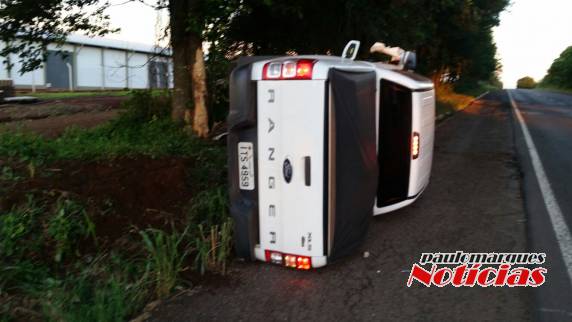 Caminhonete tomba depois de uma colisão com
automóvel na BR 285 - foto 4