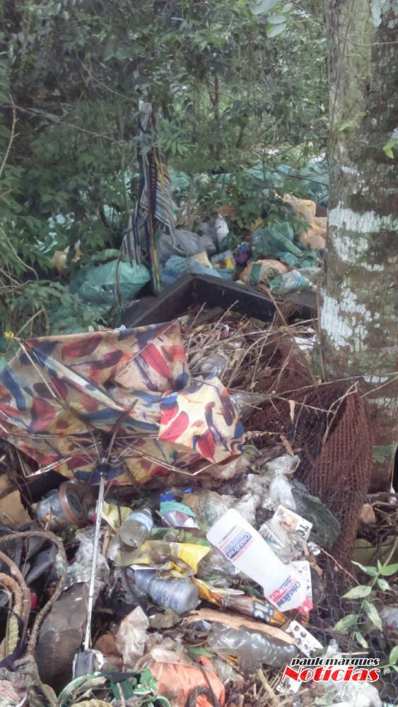 Moradores do
bairro Carolina pedem providências com lixo clandestino - foto 4