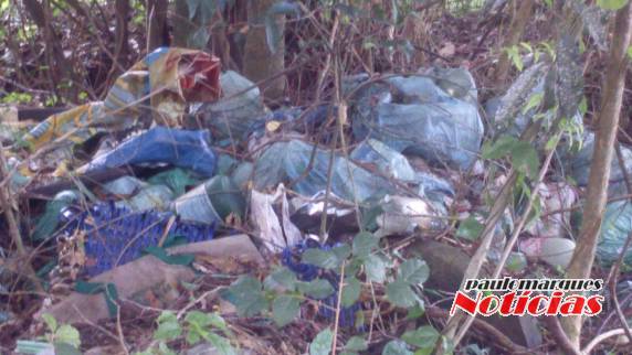 Moradores do
bairro Carolina pedem providências com lixo clandestino - foto 3