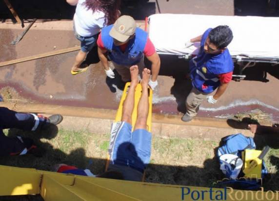 Caminhão
com placas de Miraguaí se envolve em engavetamento no Paraná - foto 2