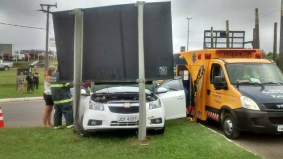 Veículo de Ijuí se envolve em acidente no trevo de Lajes, SC - foto 2