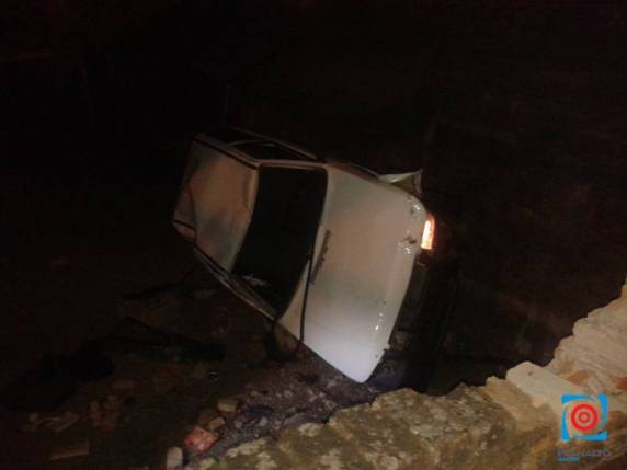 Carro despenca de uma altura de três metros no centro de Passo Fundo - foto 3
