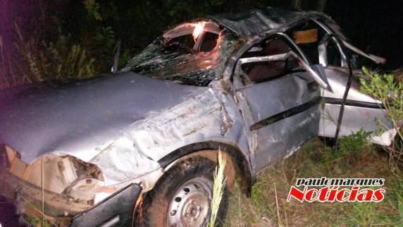 Jovem morre e três ficam feridos após carro capotar em Santo Cristo - foto 3