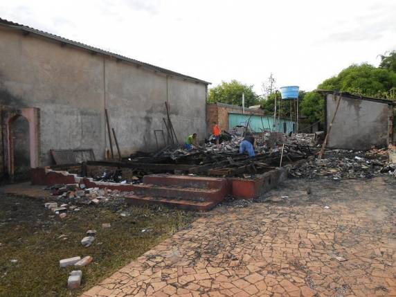 Incêndio destrói casa em São Luiz Gonzaga - foto 5