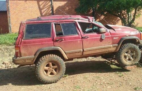 Caminhoneta ficou parialmente destruída após capotar na estrada que liga Tiradentes do
Sul a Crissiumal - foto 3