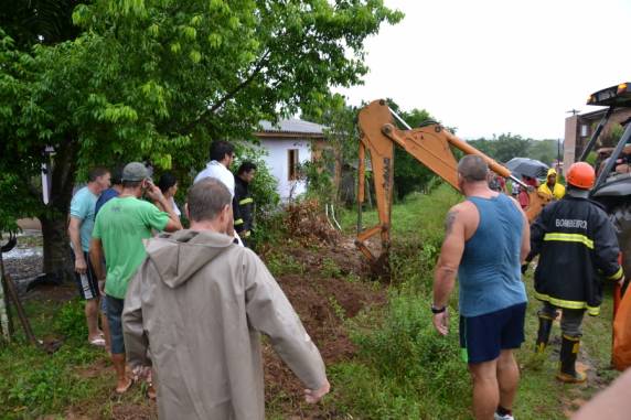Criança morre ao cair em bueiro em Guaporé - foto 4