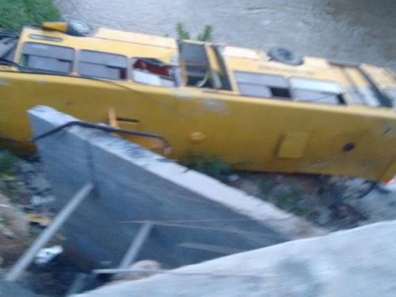Motorista teve ferimentos leves e foi levado para hospital em Guaramirim