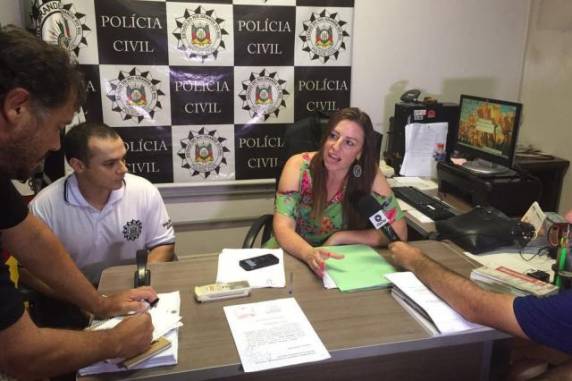 Casa de suspeito de raptar e abusar de criança é incendiada. Homem foi preso - foto 4