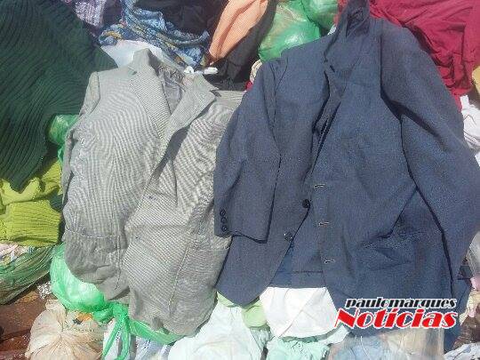 Munícipe registra imagens de descarte de roupas em
condições de uso - foto 2
