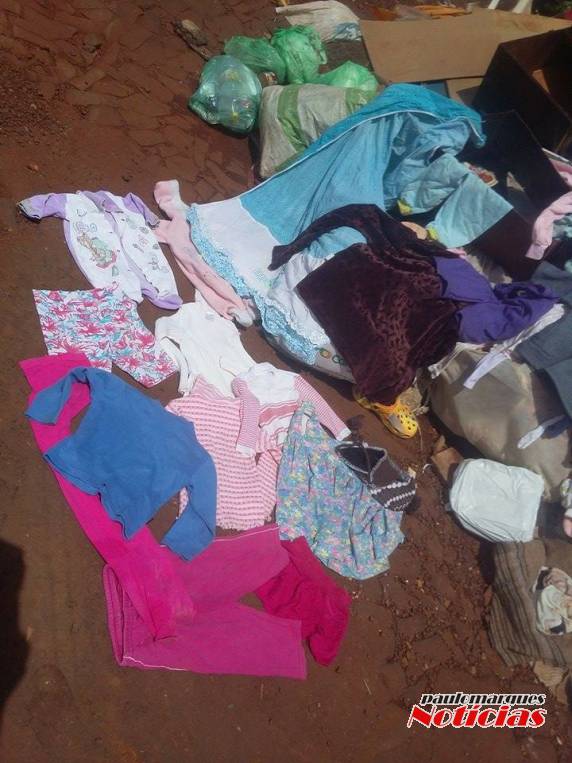 Munícipe registra imagens de descarte de roupas em
condições de uso - foto 3
