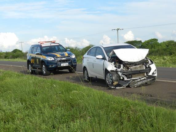 Condutores e passageiros escapam ilesos de acidente grave na BR 472 em Itaqui - foto 2