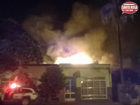 Fogo consome clube cultural em Santa Rosa: VEJA VÍDEO - foto 3