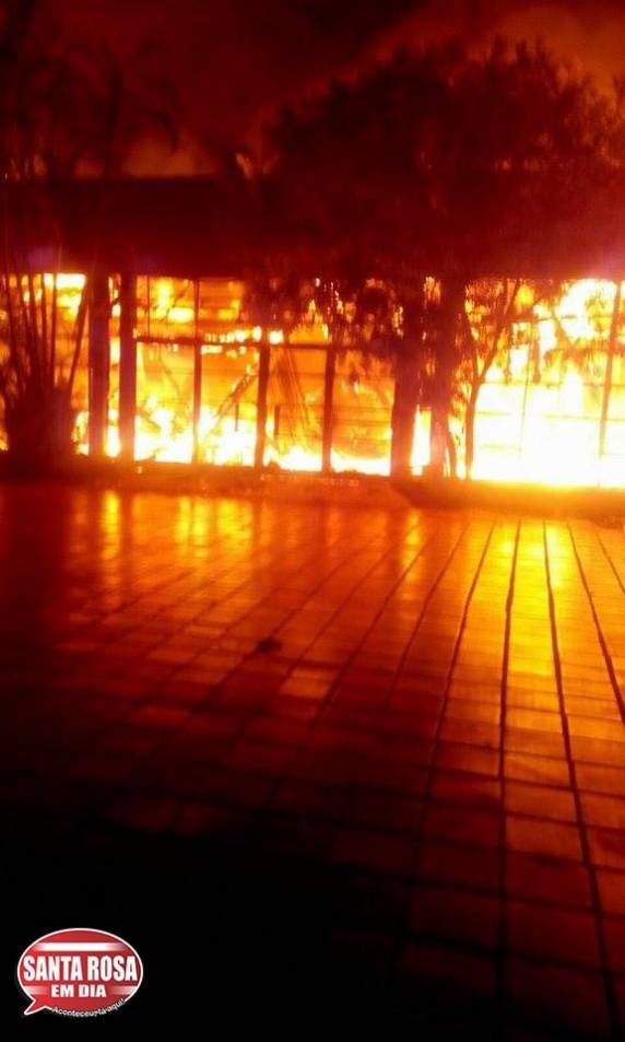 Fogo consome clube cultural em Santa Rosa: VEJA VÍDEO - foto 2