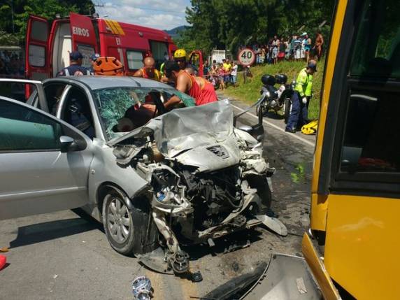 Automóvel bateu de frente em veículo executivo no Rio Vermelho, no Norte