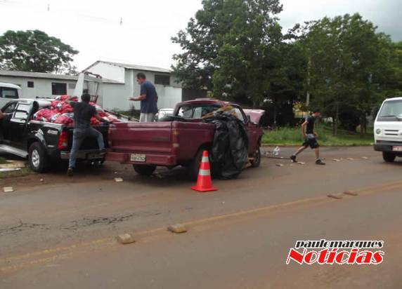 Acidente no trevo da Fenamilho
deixa três pessoas feridas, em Santo Ângelo - foto 3