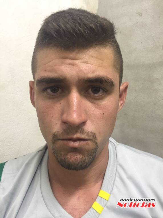 Homem é preso
pela Brigada Militar com veículo roubado, em São Leopoldo - foto 3