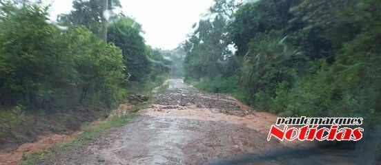 Estrada em estado precário na localidade de Quarainzinho,
Três de Maio - foto 3